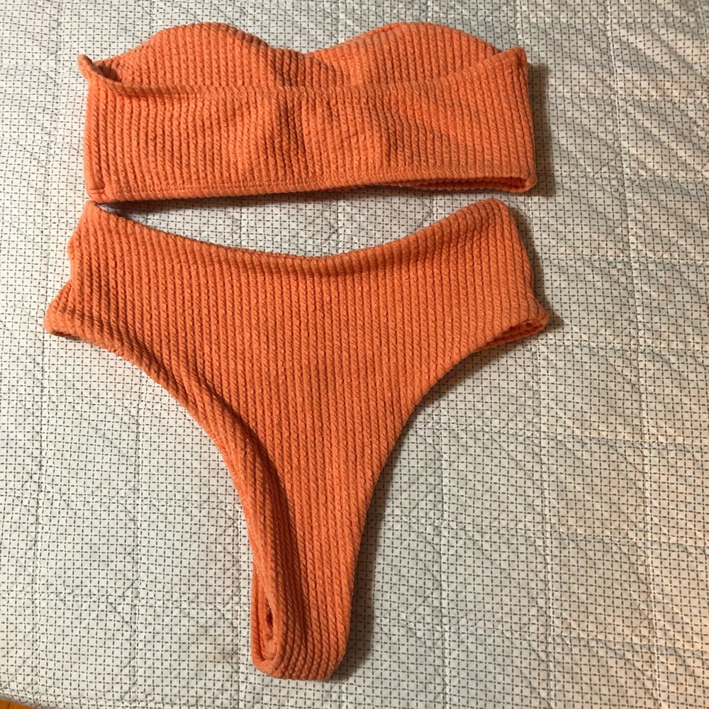 Bikini - Picture 2 of 2